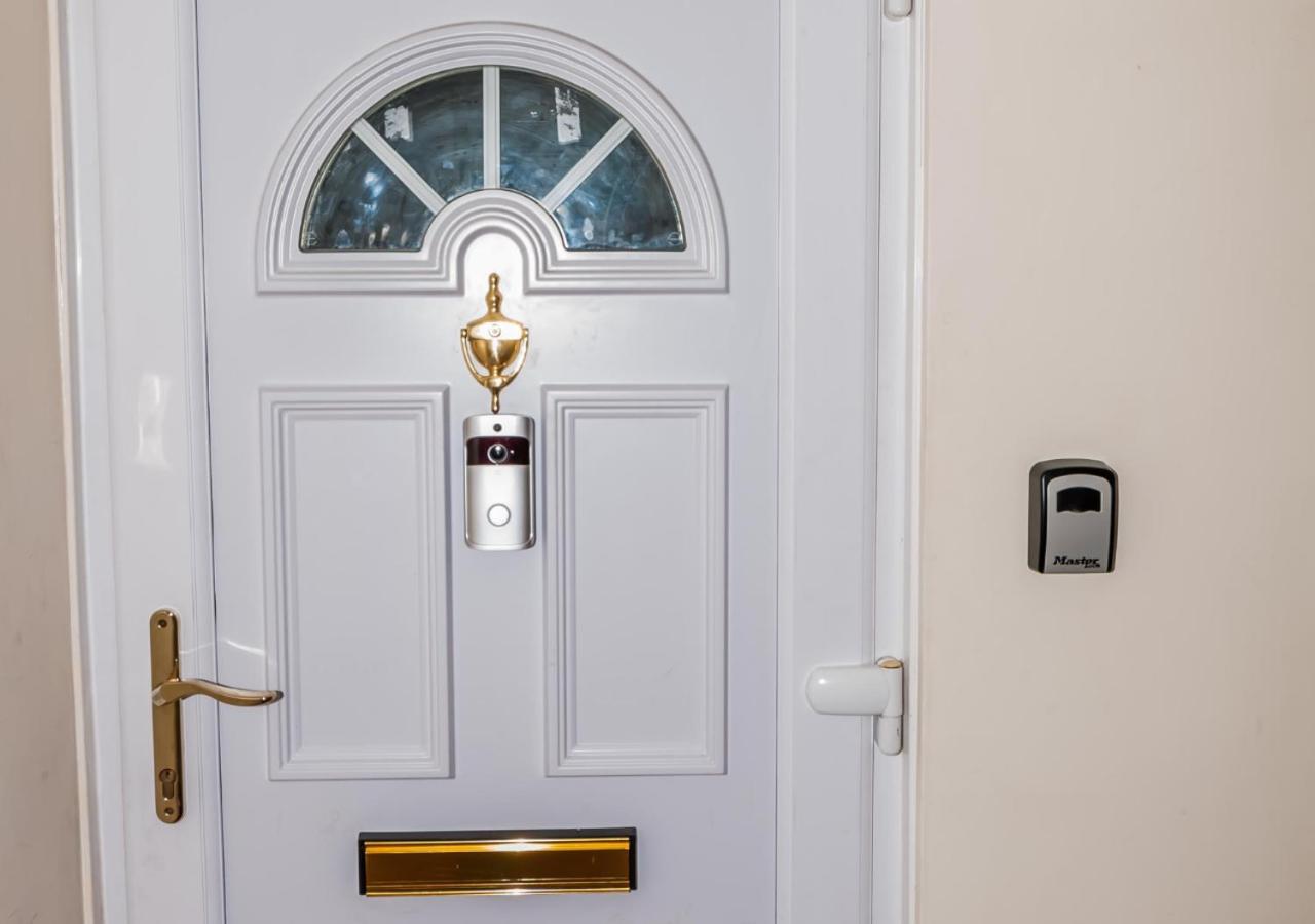 2 Bed Apartment-5 Guests - Business-Relocation-Parking - The Brighton Short Stay & Serviced Apartments Zewnętrze zdjęcie