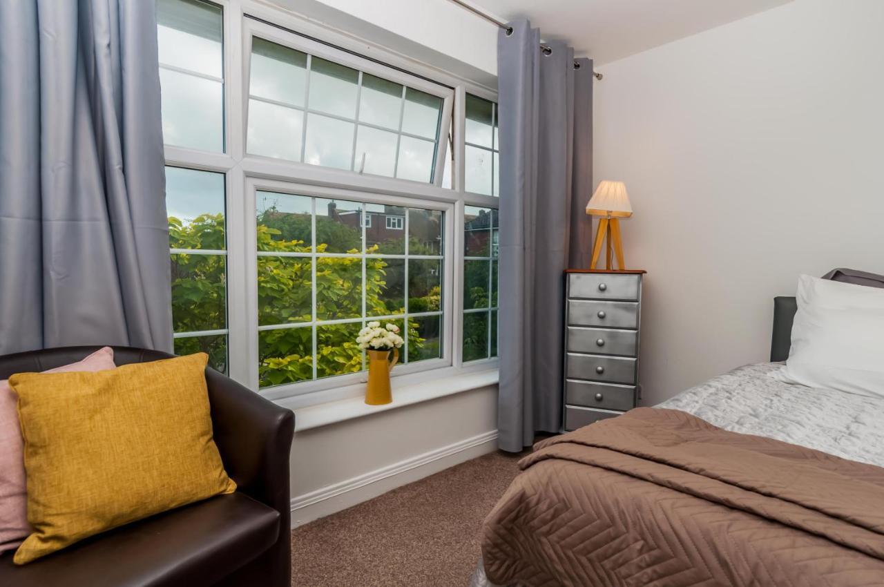 2 Bed Apartment-5 Guests - Business-Relocation-Parking - The Brighton Short Stay & Serviced Apartments Zewnętrze zdjęcie